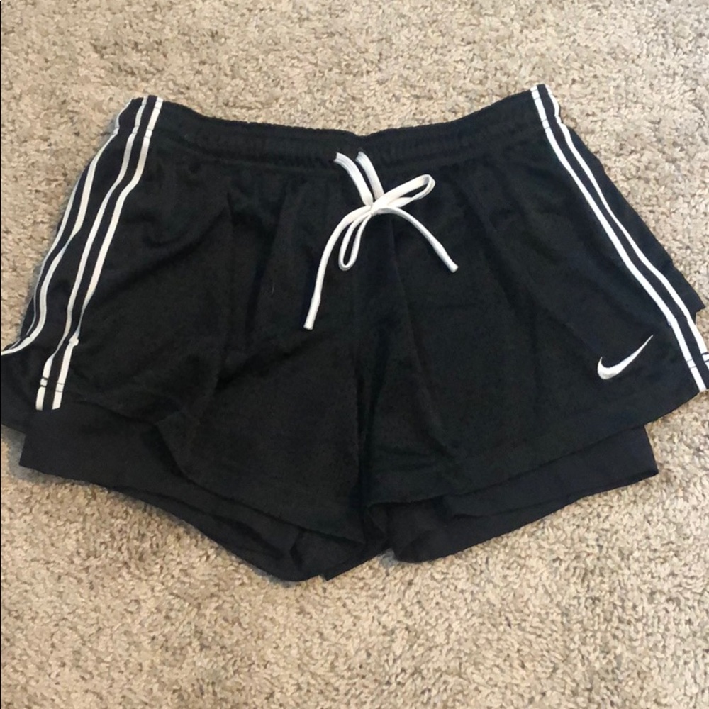 💰 3/$25 Black Nike athletic shorts size medium.